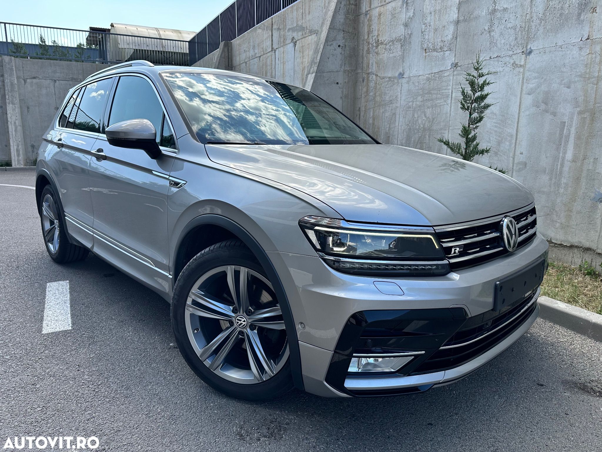 Volkswagen Tiguan 2.0 TDI SCR 4MOTION DSG R-Line - 1