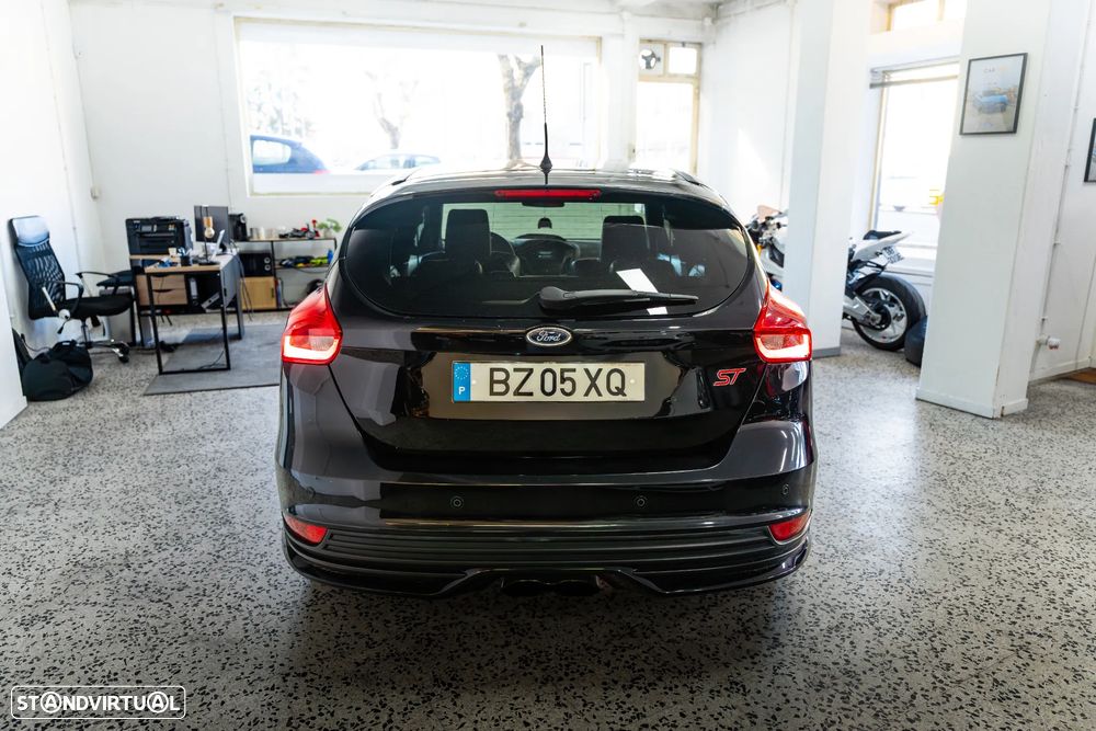 Ford Focus 2.0 EcoBoost ST c/ Pack Pele Desportiva - 4