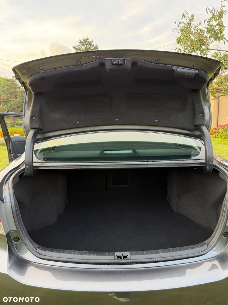 Toyota Avensis - 5