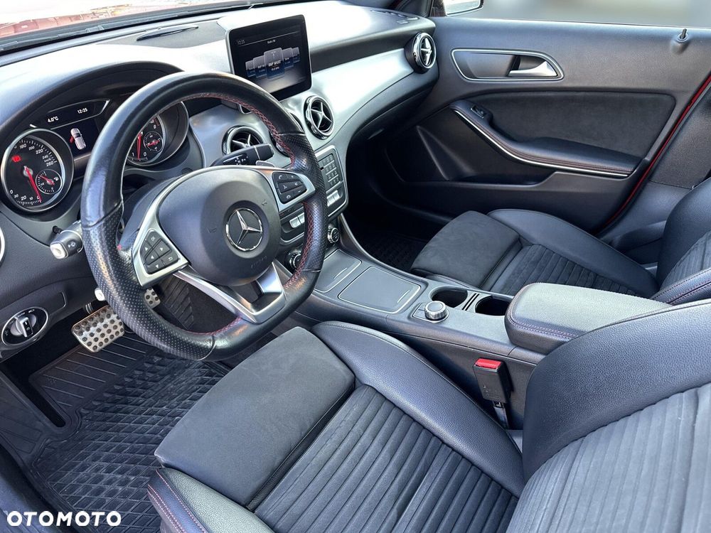 Mercedes-Benz GLA - 14