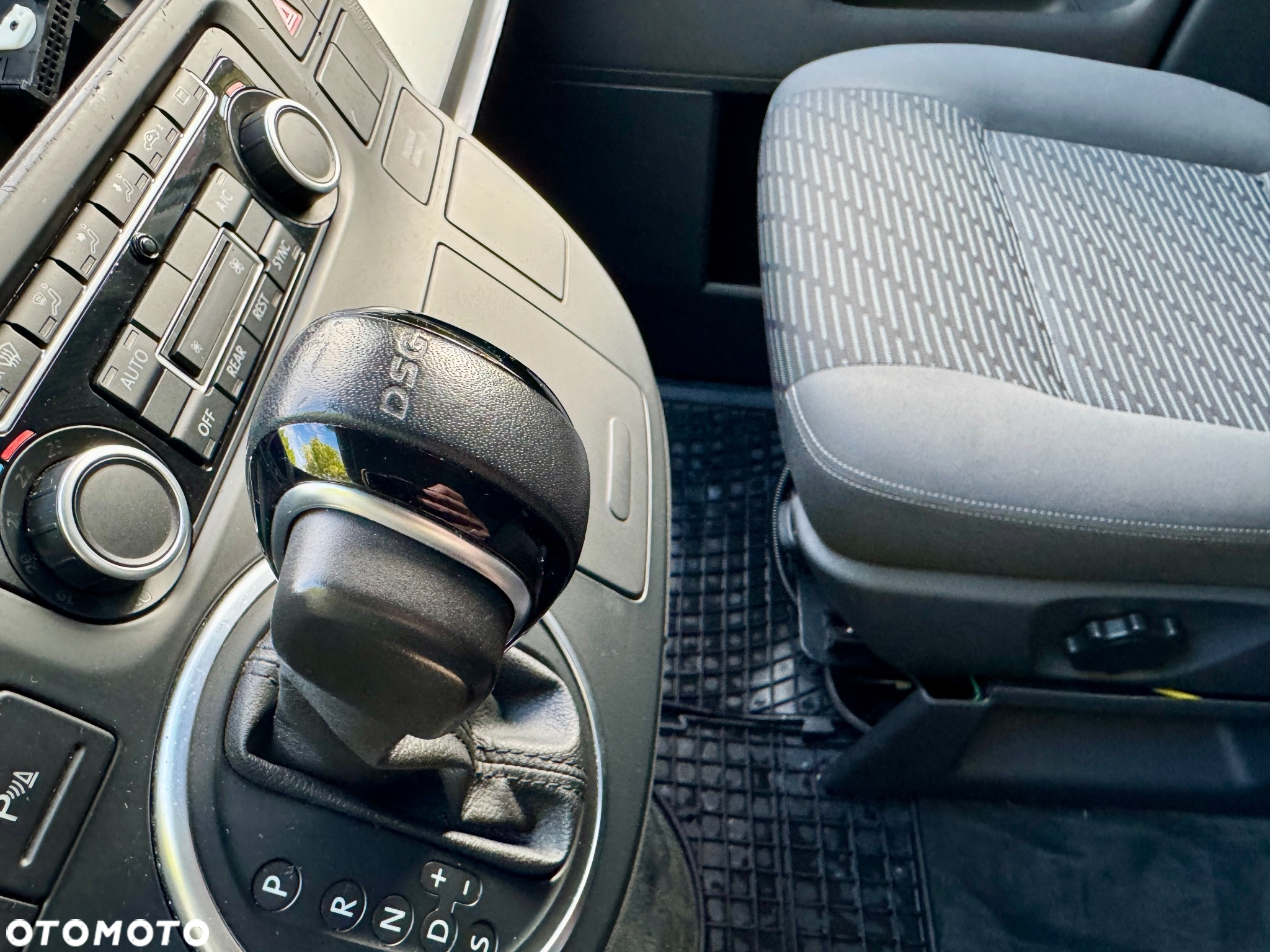 Volkswagen Multivan - 11