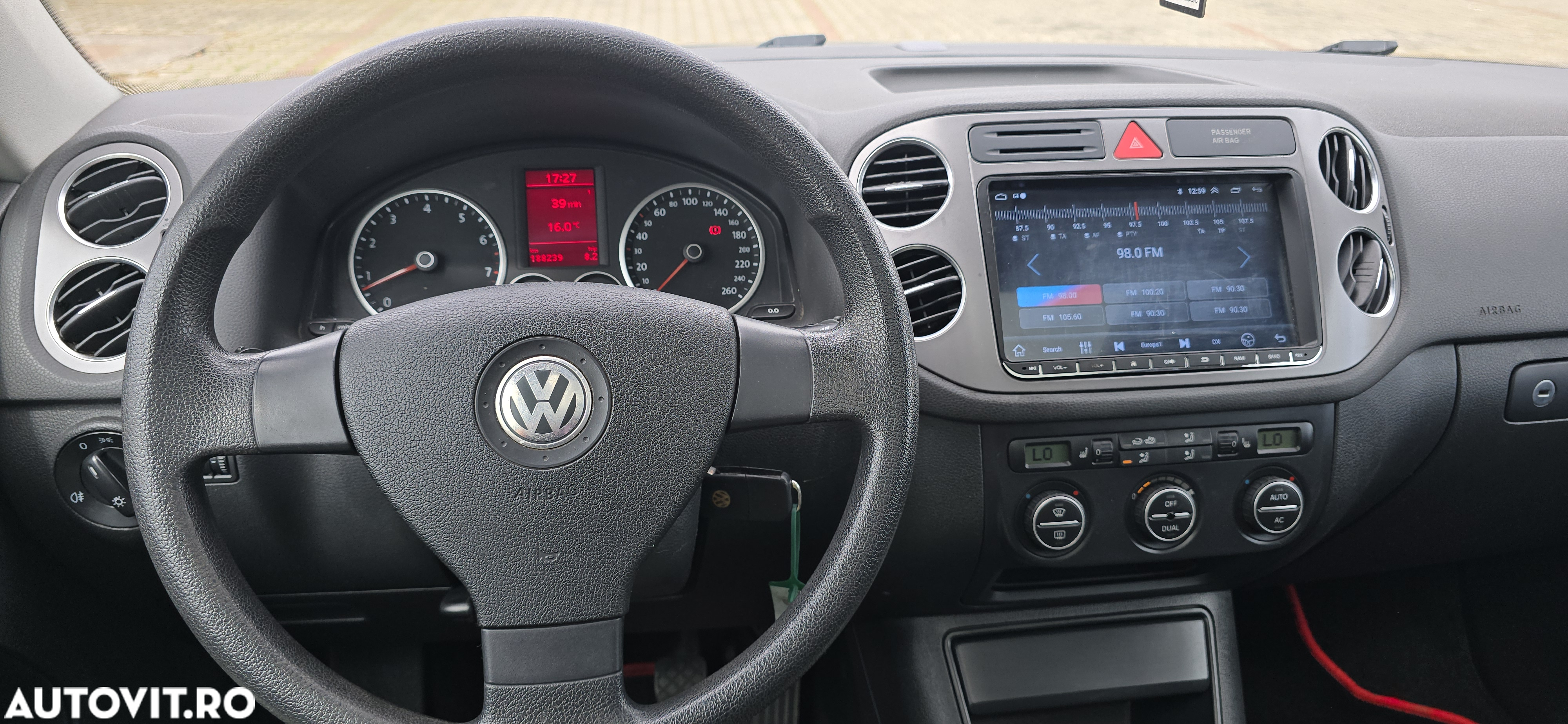 Volkswagen Tiguan - 15