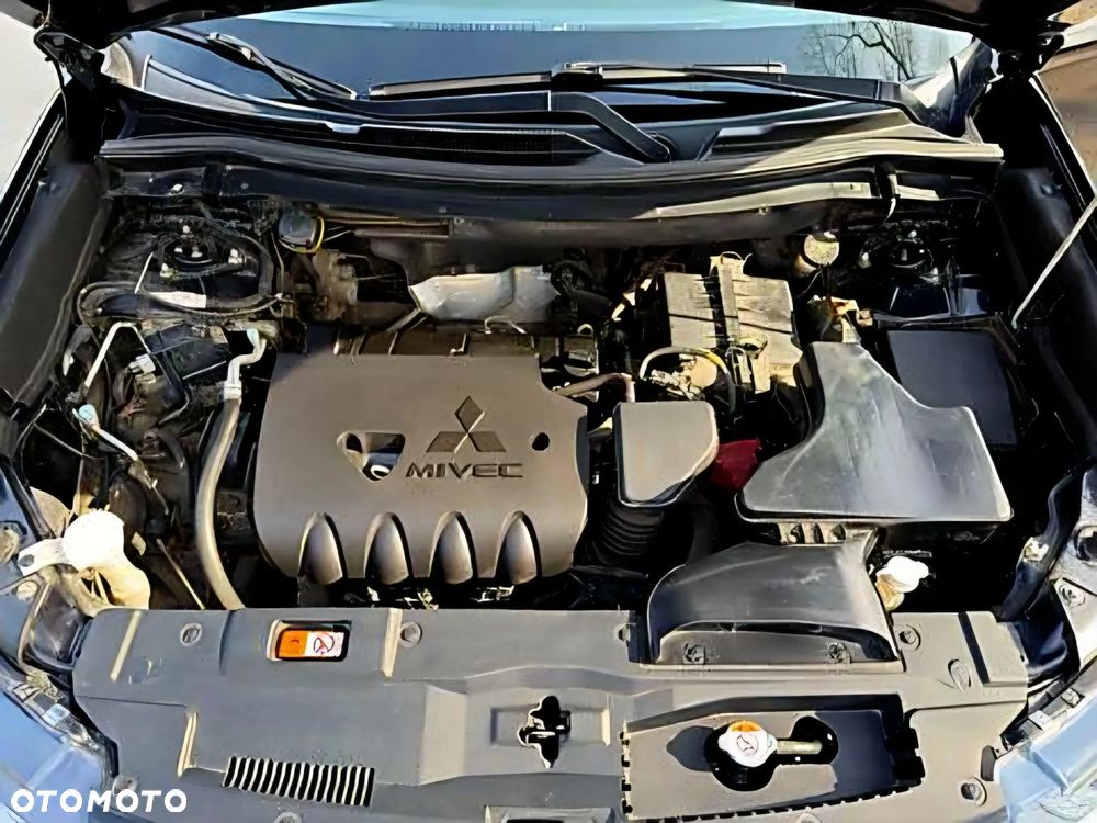 Mitsubishi Outlander 2.0 Invite + 2WD - 18