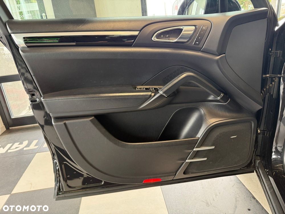 Porsche Cayenne - 22