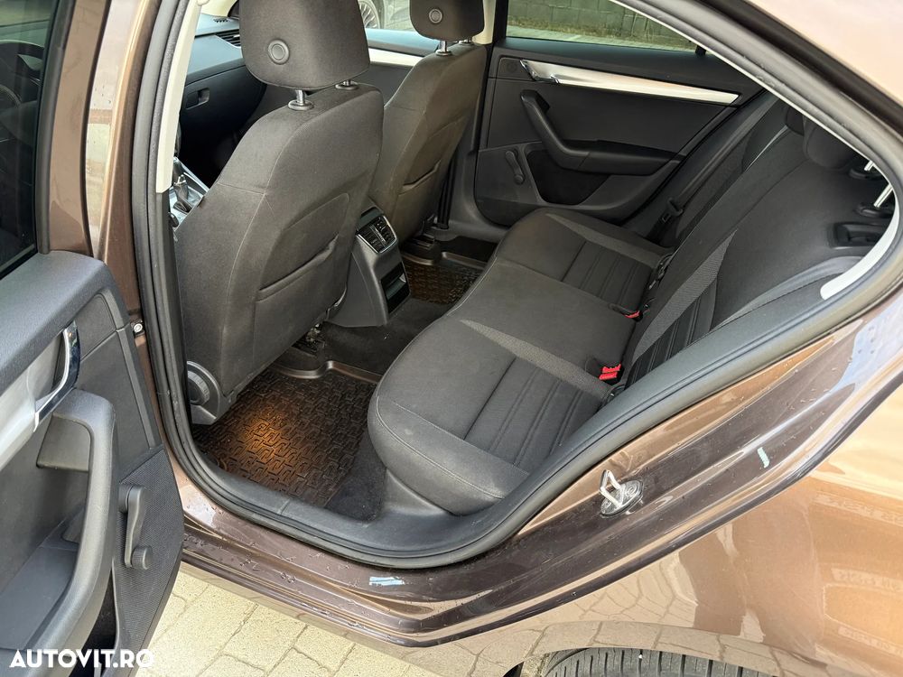 Skoda Octavia 1.6 TDI DSG Ambition - 5