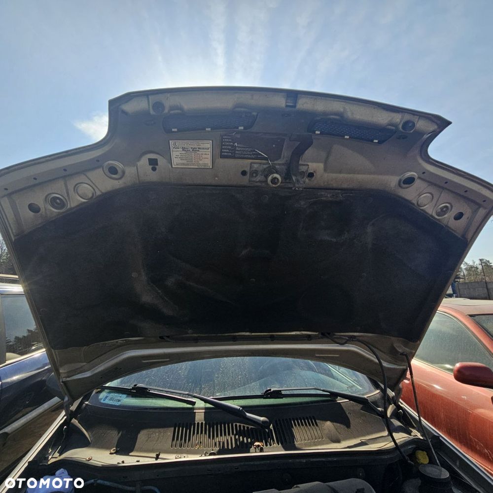 FIAT ALBEA, kareta (sedan) 2003r 1,3 B 59 kW / 80KM  pojazd na części: maska, zderzak, drzwi, szyby, lusterka, chłodnica ... - 3