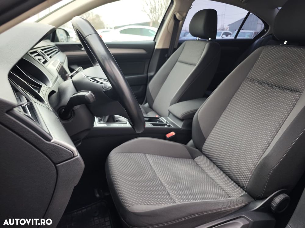 Volkswagen Passat - 11