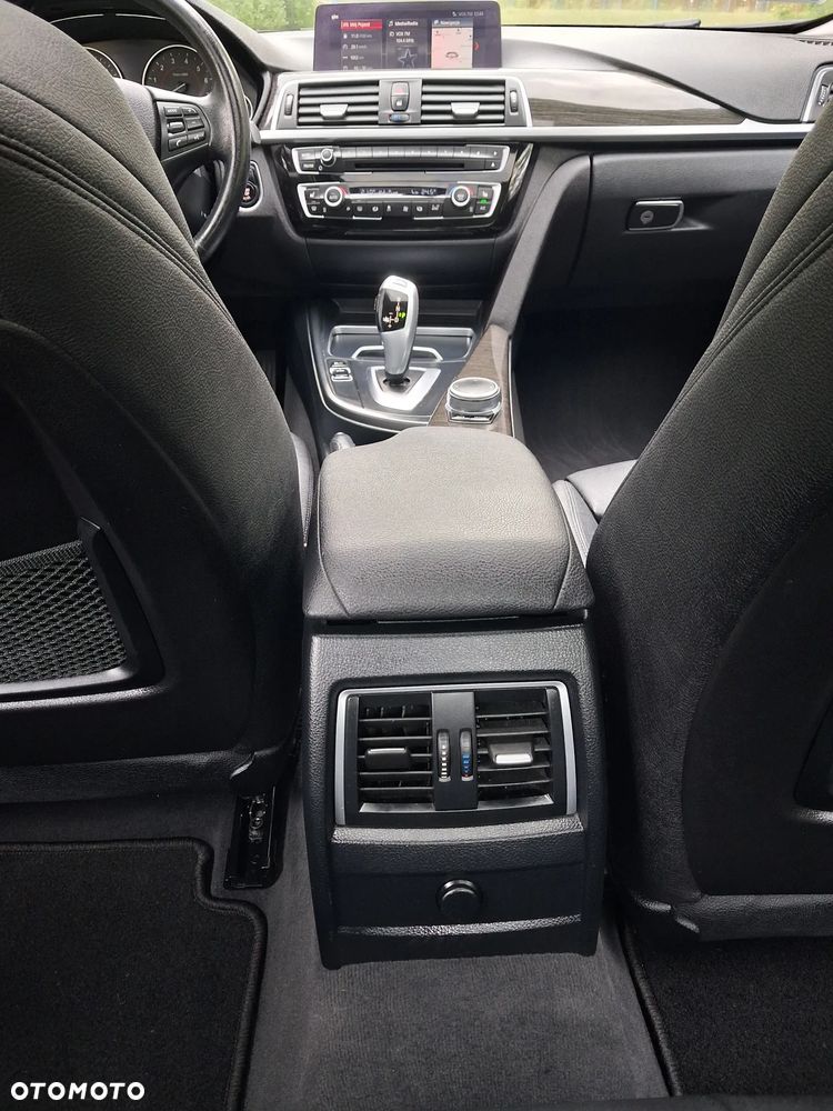 BMW Seria 3 320i xDrive - 11
