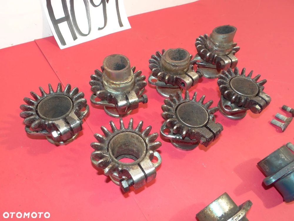 HONDA CB 750 FOUR . KLAMRA MOCOWANIE UCHWYT WYDECH KOLEKTORA Króciec Kolektora  H091 - 3