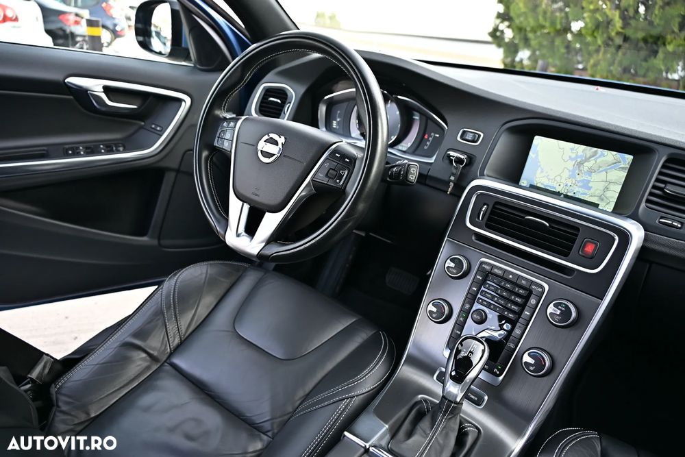 Volvo V60 D6 Plug-In-Hybrid AWD Geartronic Summum - 38