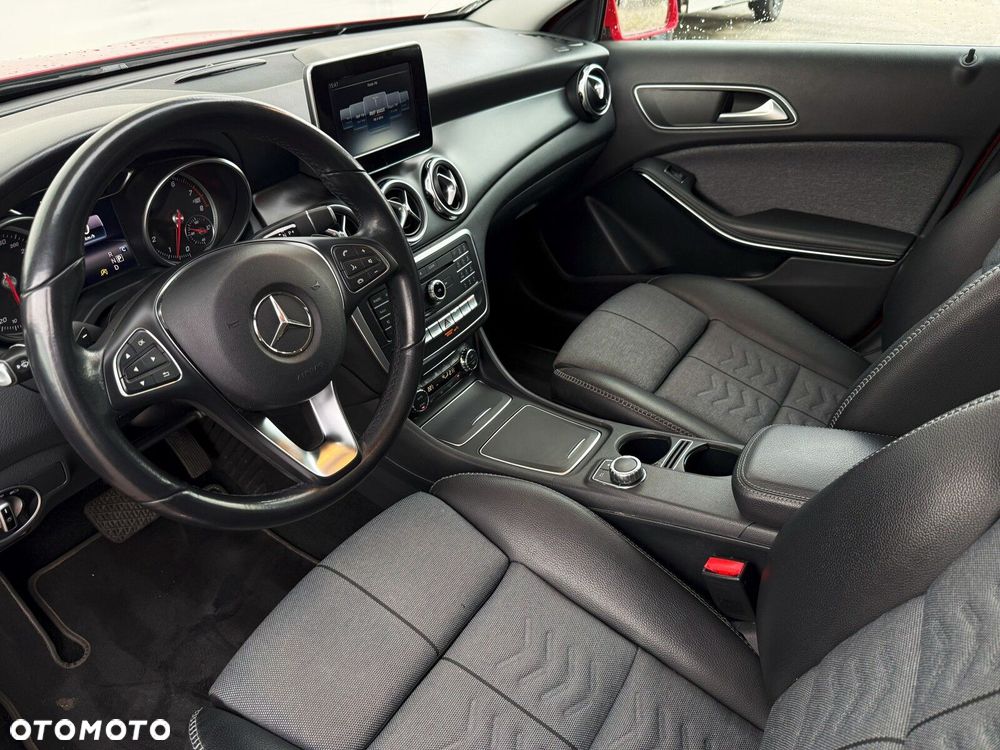 Mercedes-Benz GLA 200 7G-DCT Style - 14