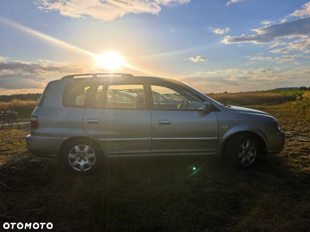 Kia Carens - 8