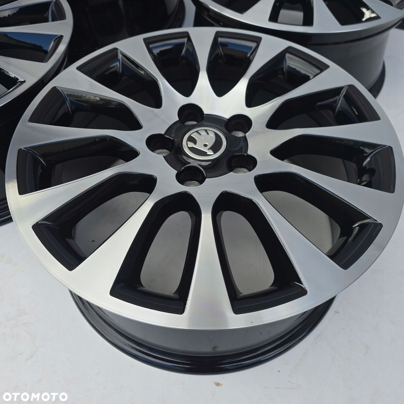 SKODA SUPERB II OCTAVIA II III IV YETI KAROQ 5x112 17 ET49 JAK NOWE - 5