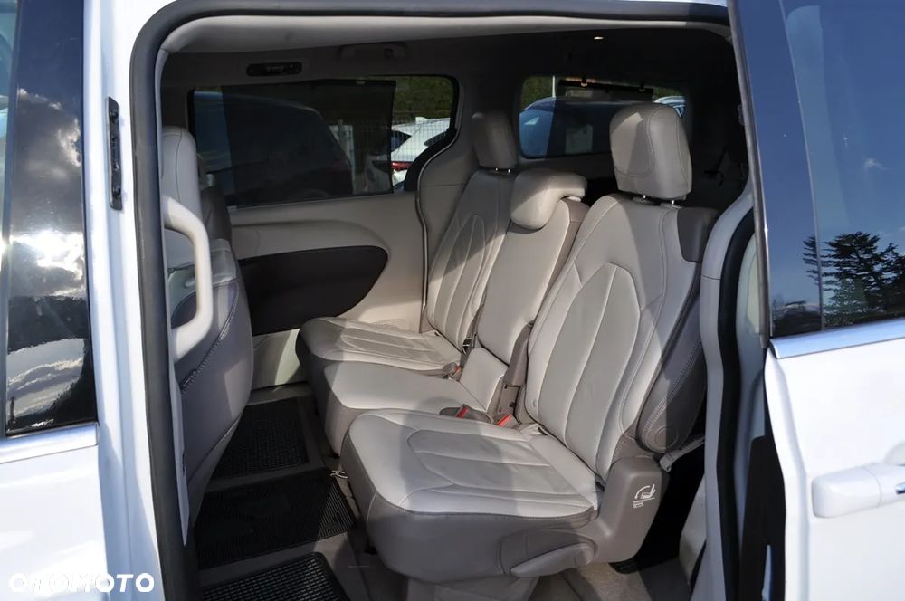 Chrysler Pacifica - 20