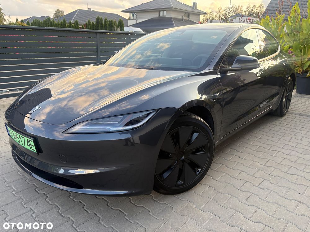 Tesla Model 3 - 4