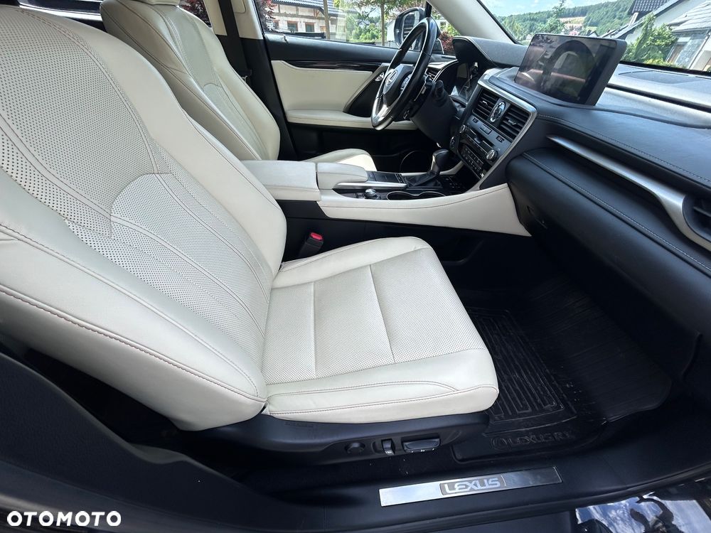 Lexus RX - 21