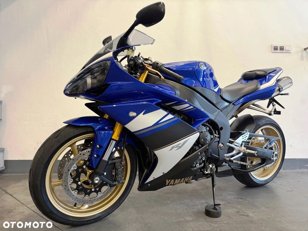 Yamaha R1 - 6