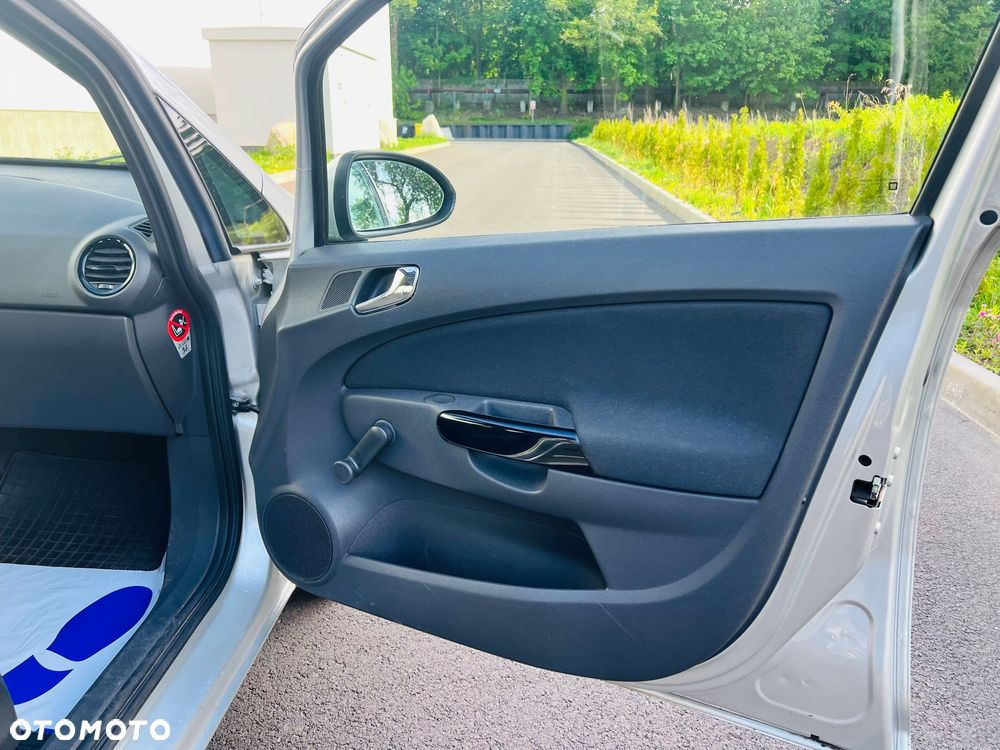 Opel Corsa 1.2 16V Essentia - 28