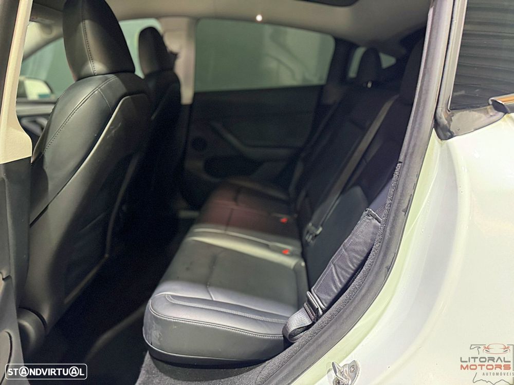Tesla Model Y Long Range Dual Motor AWD - 18