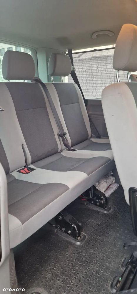 Volkswagen Caravelle - 7