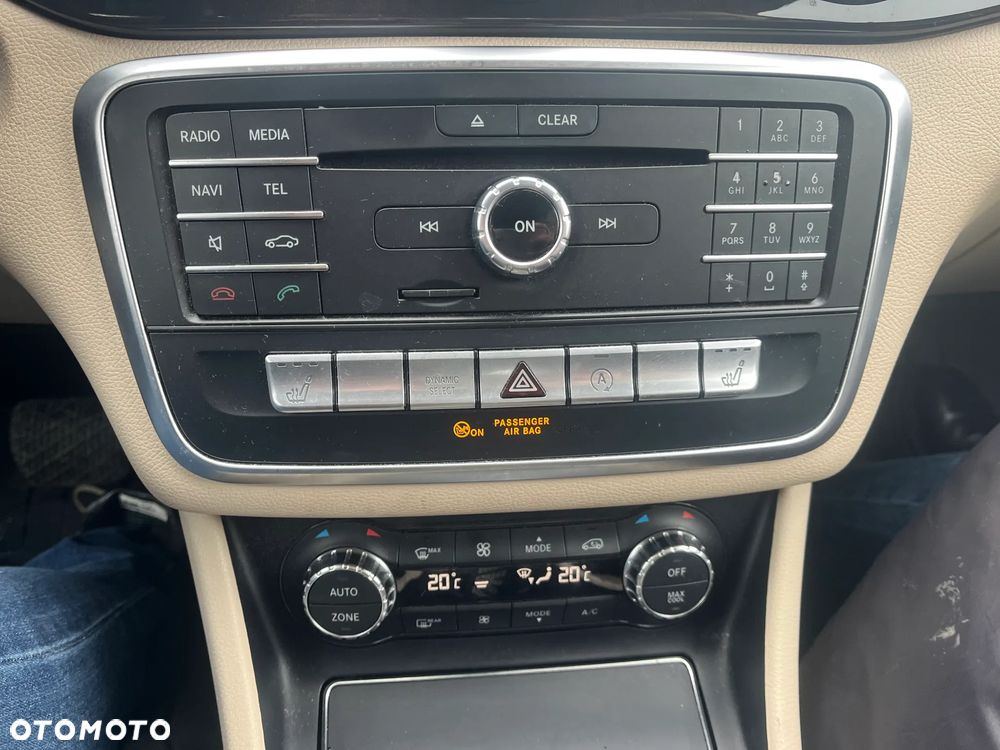Mercedes-Benz CLA 250 4Matic 7G-DCT - 24
