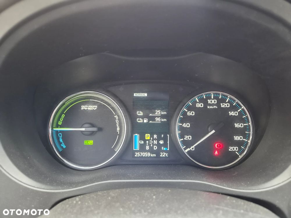 Mitsubishi Outlander 2.0 4WD Top - 39