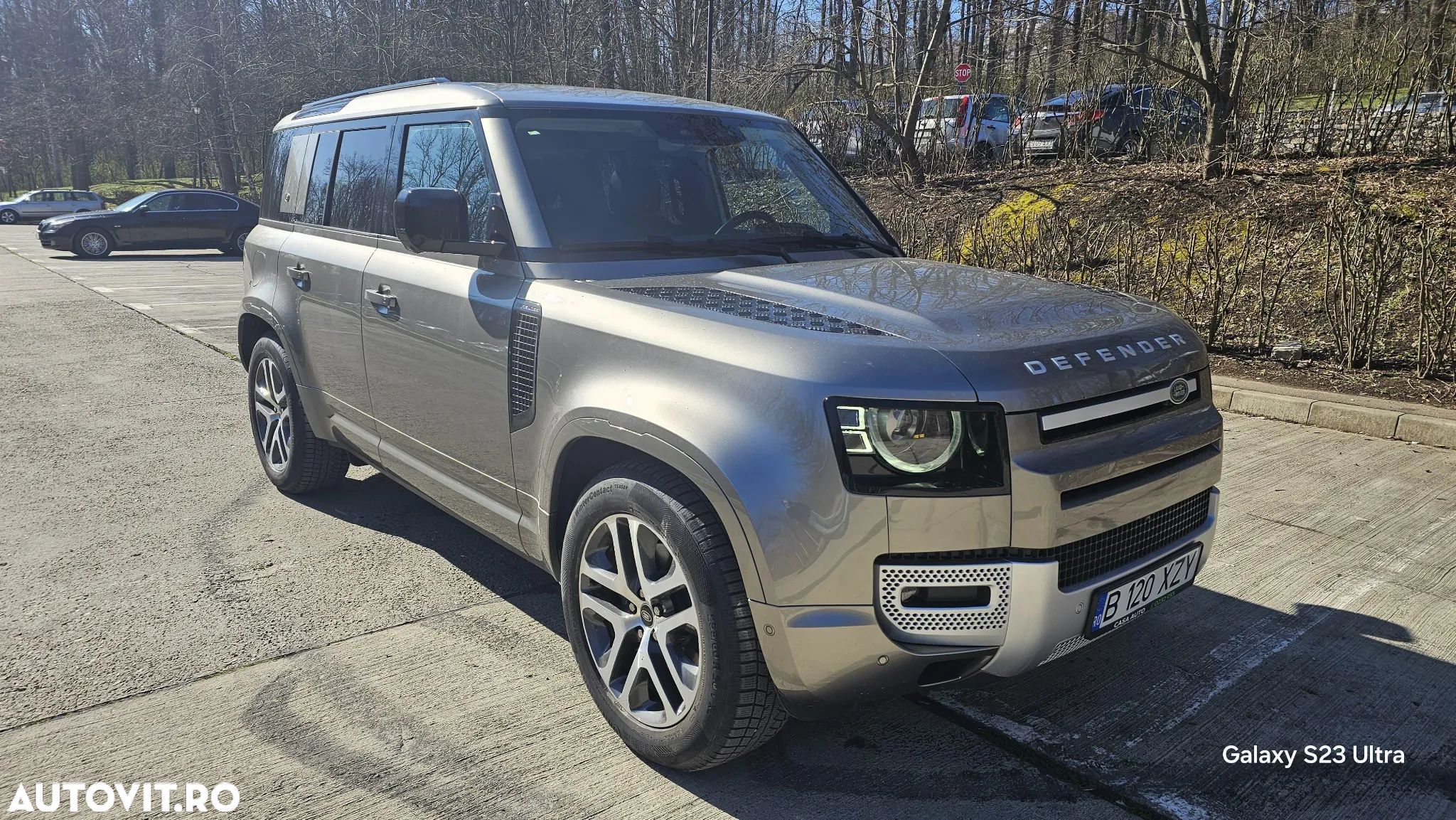 Land Rover Defender - 1
