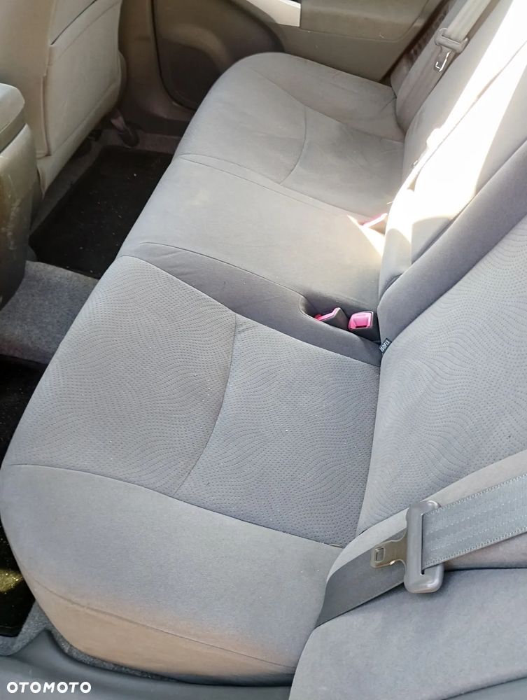 Toyota Prius (Hybrid) - 13