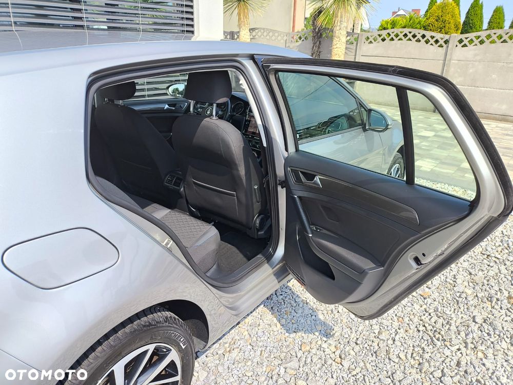 Volkswagen Golf - 25