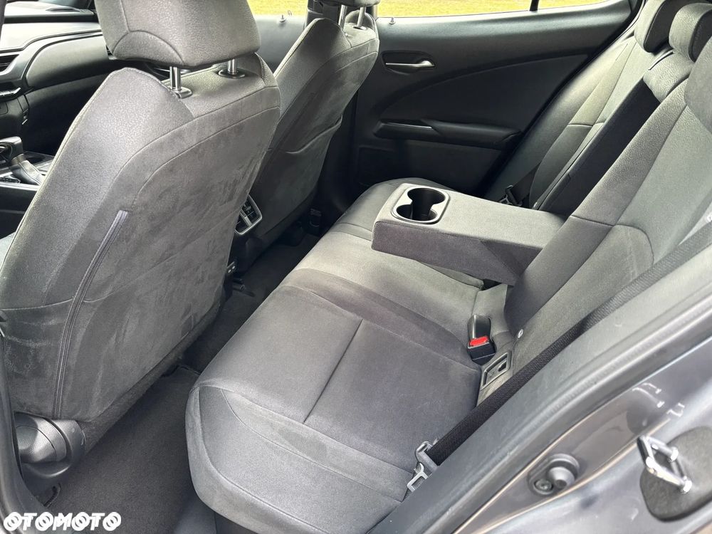 Lexus UX - 16