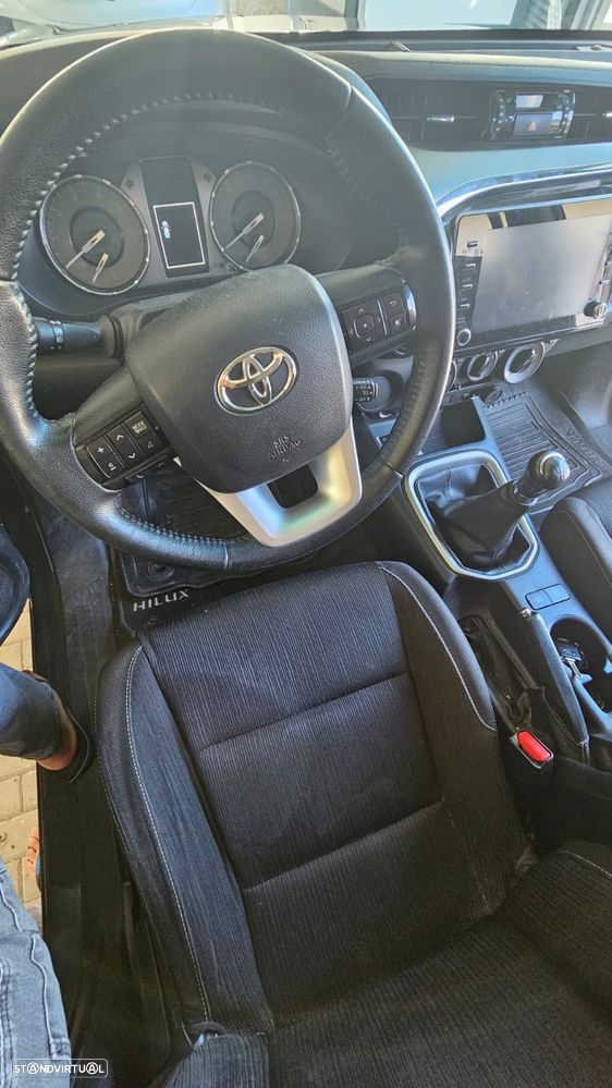 Toyota Hilux 2.4 D-4D 2WD CD Tracker - 6