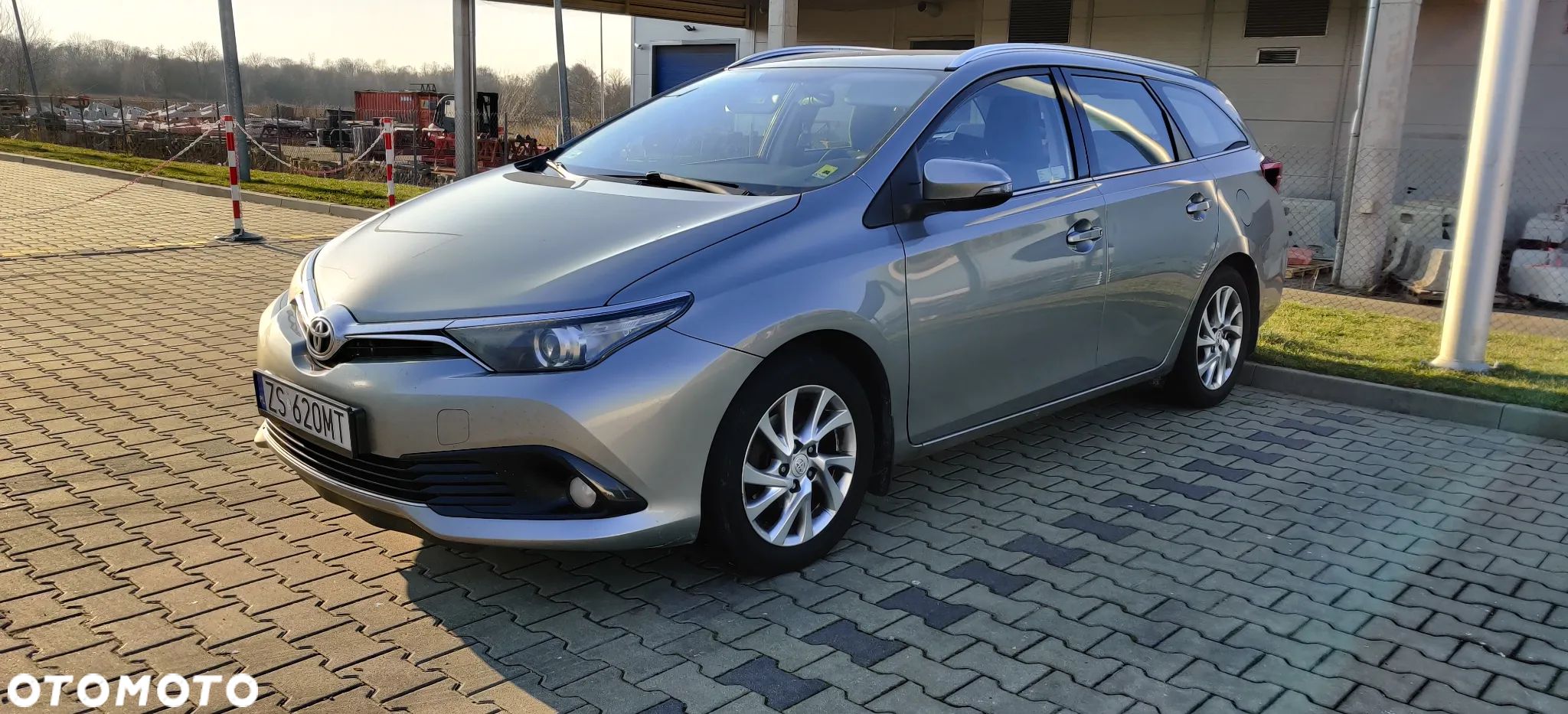 Toyota Auris 1.6 Comfort - 1