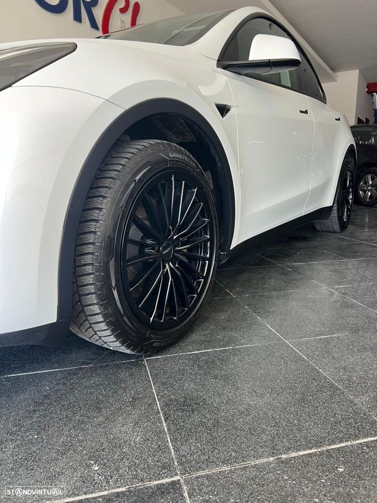 Tesla Model Y Long Range Dual Motor AWD - 18