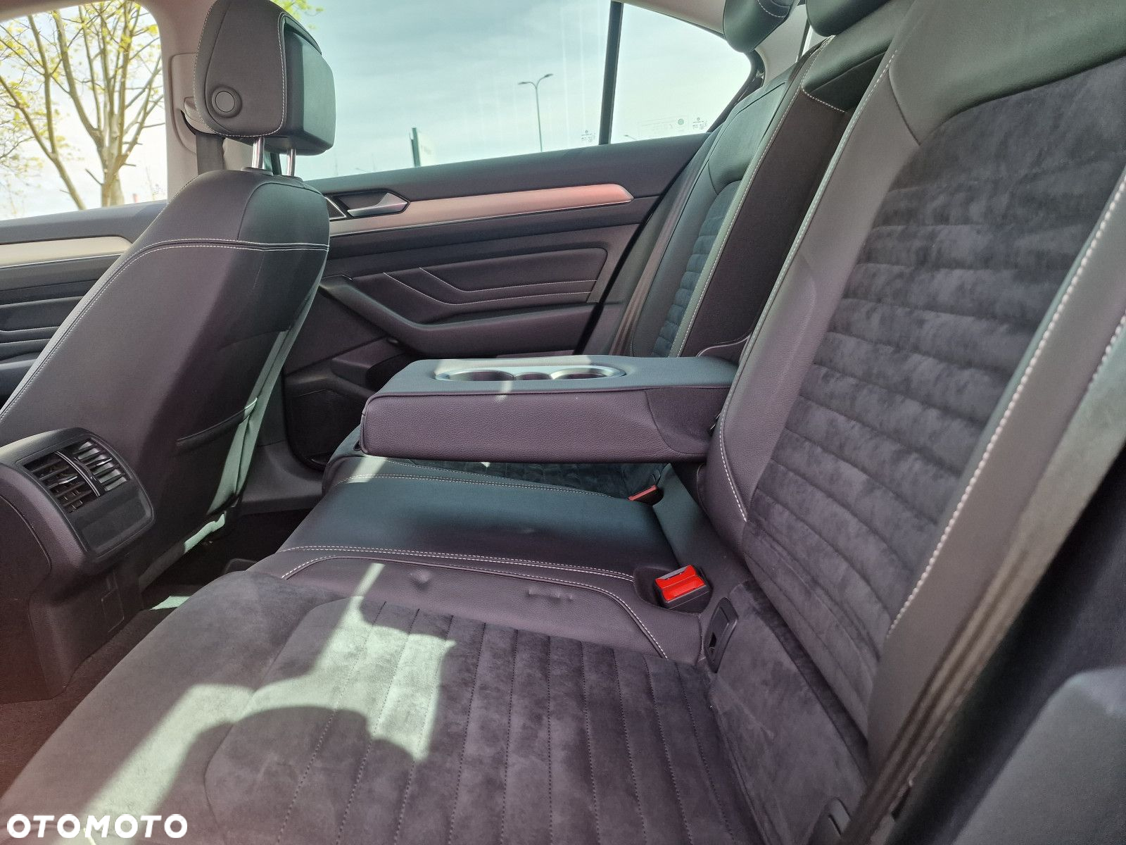 Volkswagen Passat 2.0 TDI Elegance DSG - 13