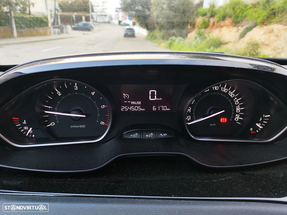 Peugeot 208 1.4 HDi Active - 23