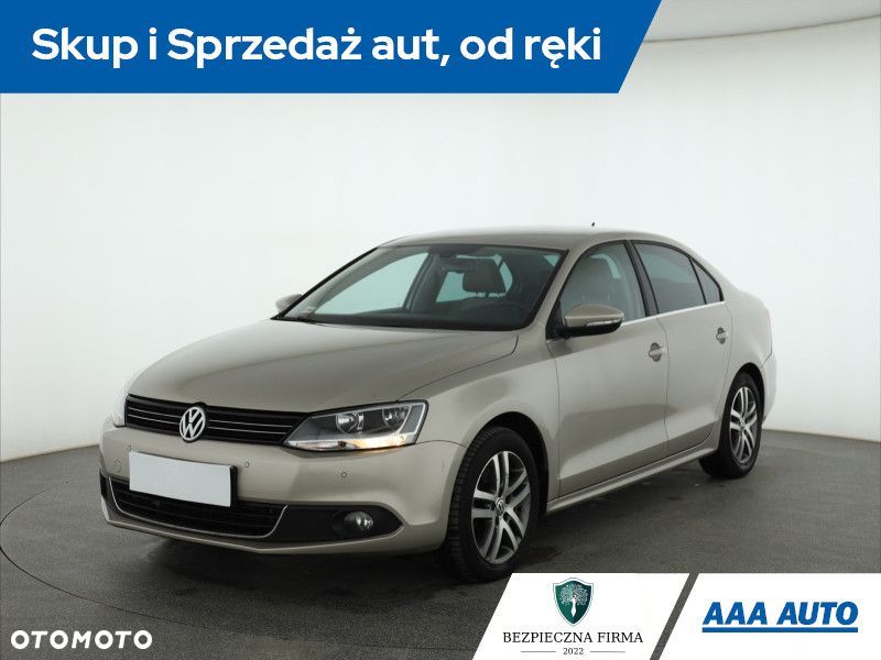 Volkswagen Jetta - 2