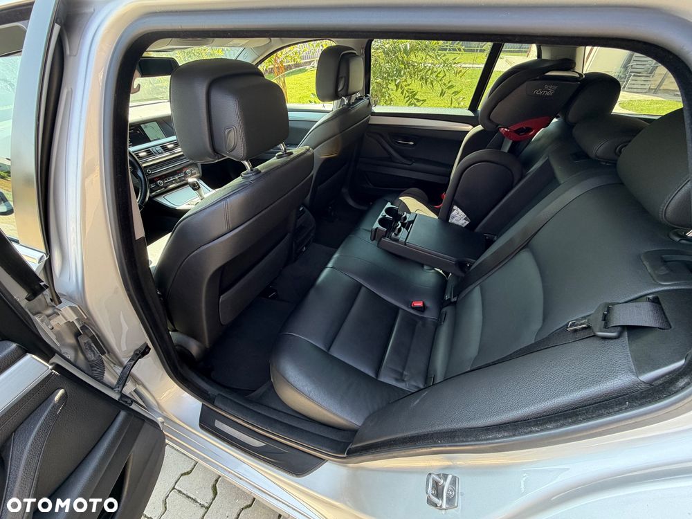 BMW Seria 5 525d - 9