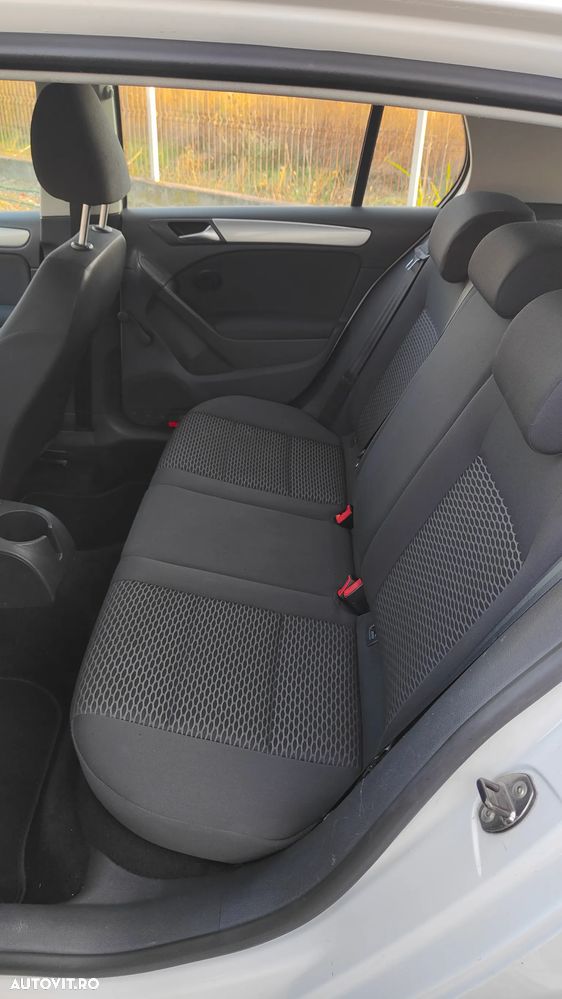 Volkswagen Golf - 10