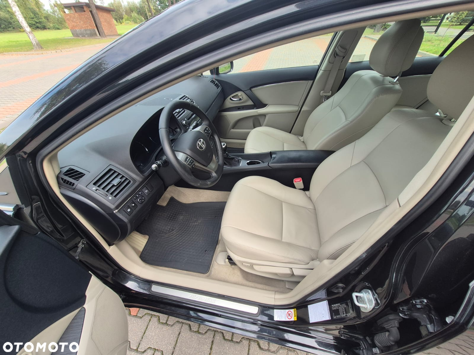Toyota Avensis 1.8 Premium - 13