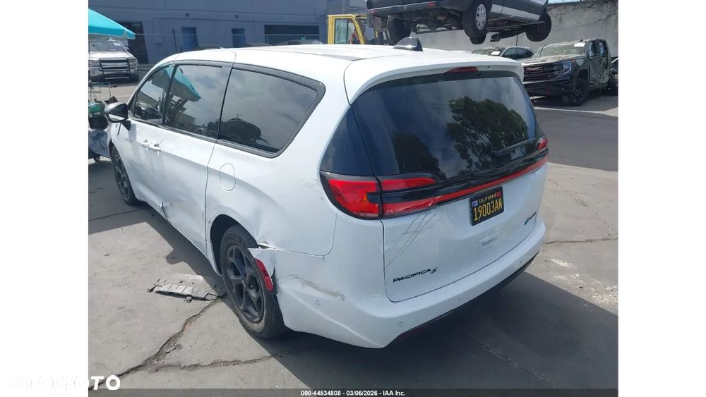 Chrysler Pacifica - 7