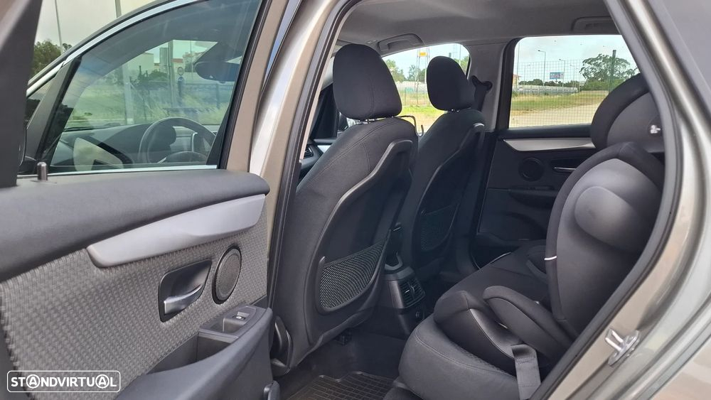 BMW 218 Active Tourer i Line Luxury Auto - 23