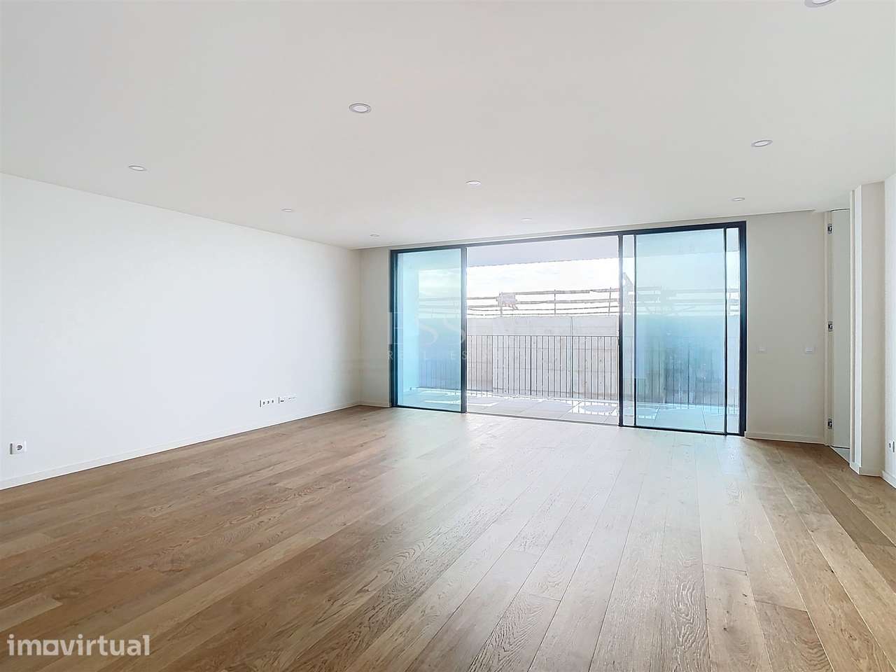 Apartamento T3 com varandas próximo ao mar em Canidelo, Vila Nova Gaia - Grande imagem: 2/27