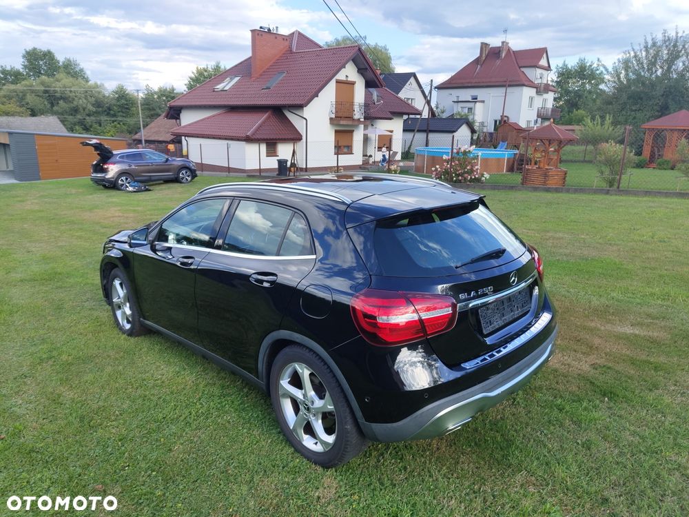 Mercedes-Benz GLA 250 7G-DCT Peak Edition - 11