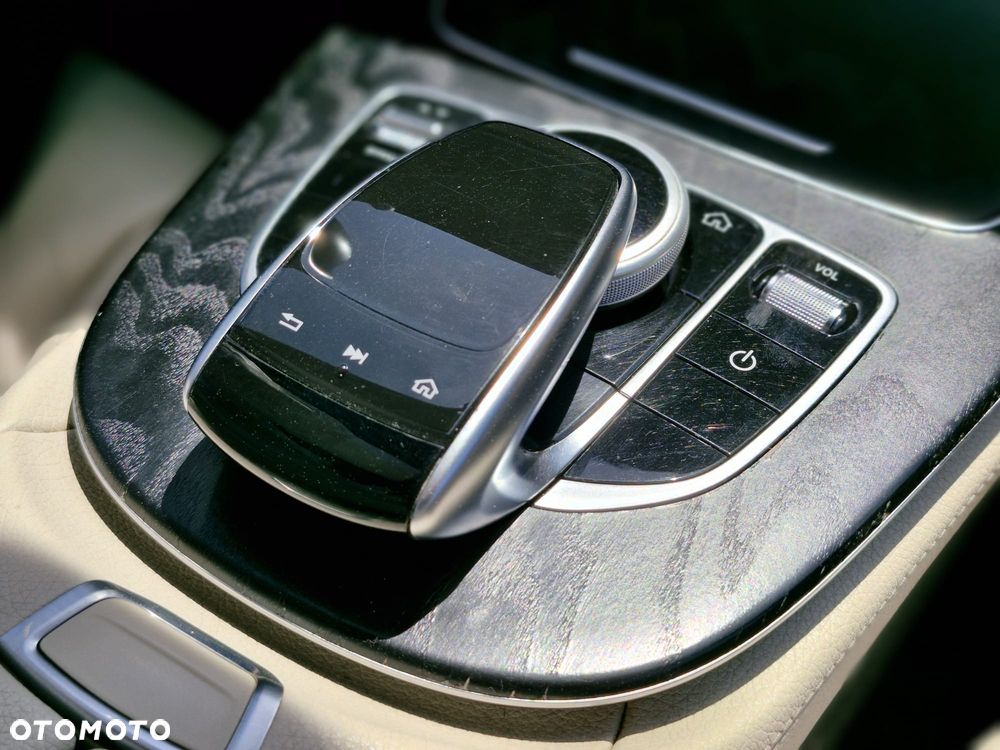Mercedes-Benz Klasa E 220 d 4-Matic 9G-TRONIC - 31