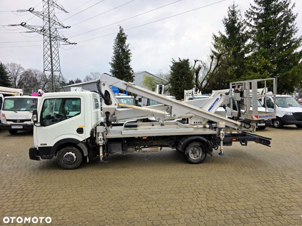 Nissan Cabstar / Multitel HX200EX - 8
