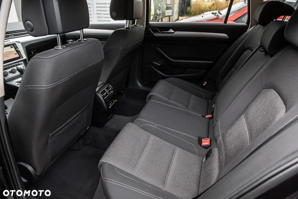 Volkswagen Passat Variant 1.6 TDI SCR DSG Business - 23