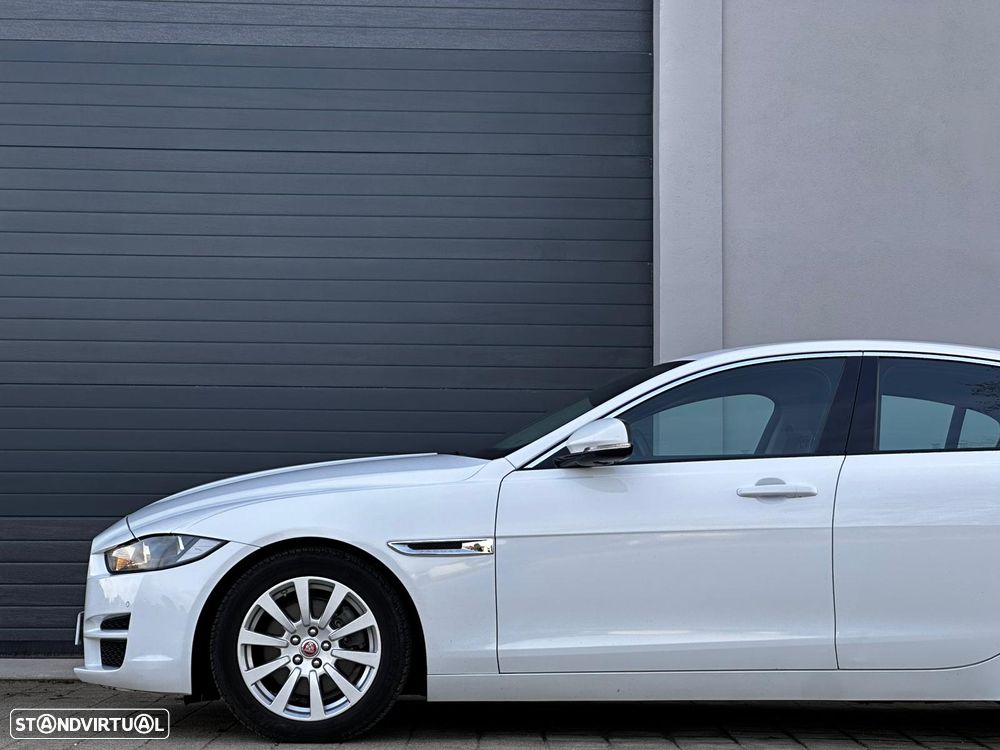 Jaguar XE 20d Aut. Pure - 1