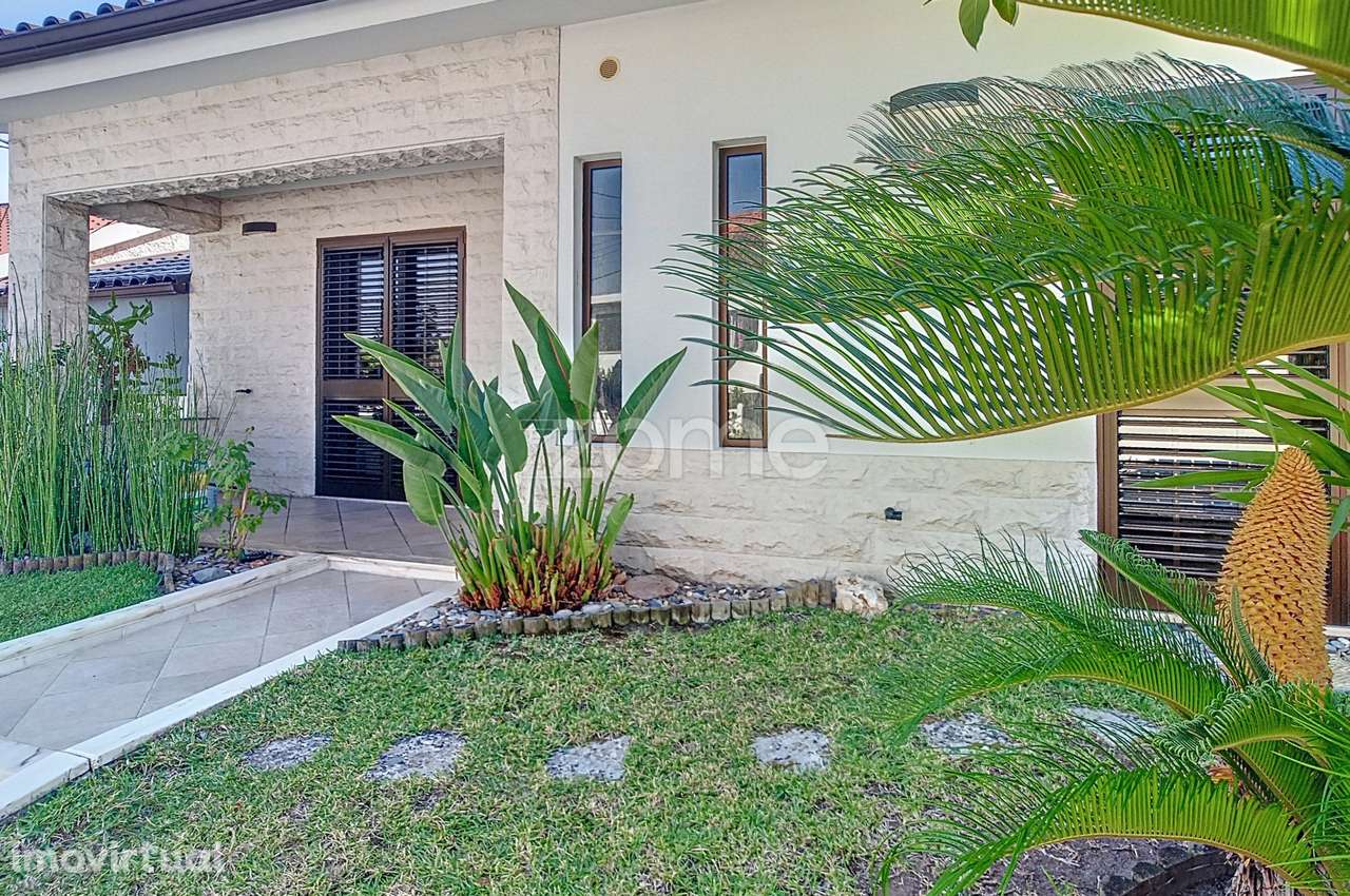 Moradia unifamiliar com jardim, garagem e anexos | Antuzede, Coimbra - Grande imagem: 2/60