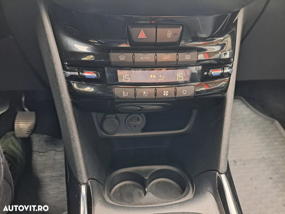 Peugeot 2008 1.2 L PureTech Turbo S&S Allure - 20