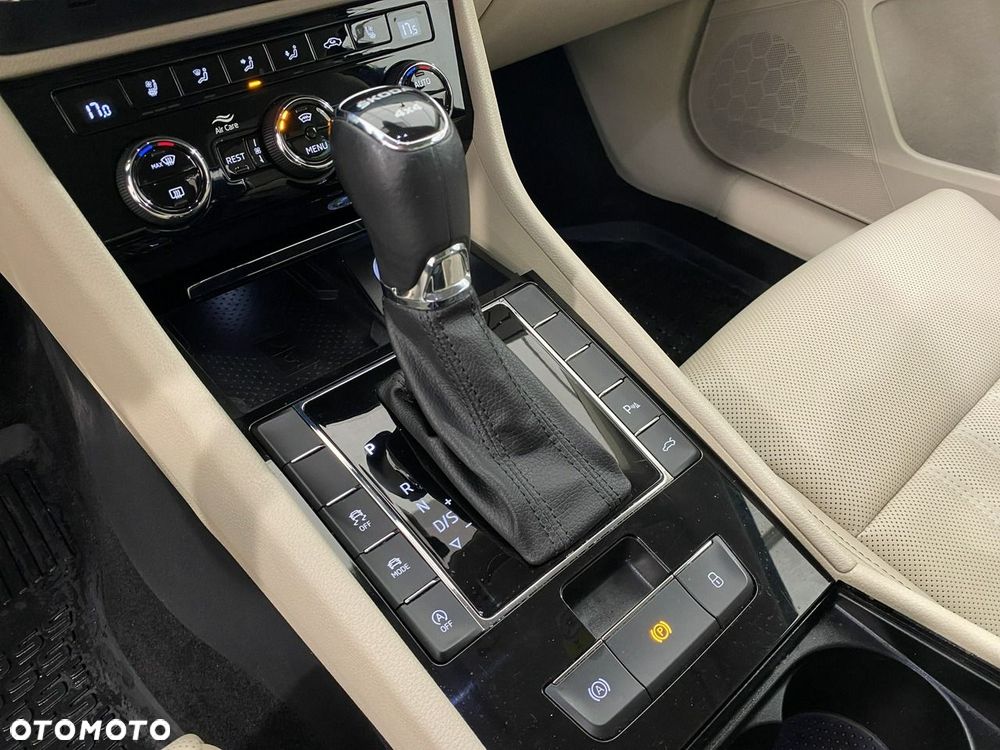 Skoda Superb 2.0 TDI SCR 4x4 Style DSG - 20